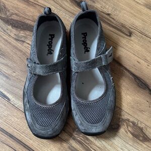 Propet womens Charcoal shoes size 10 W